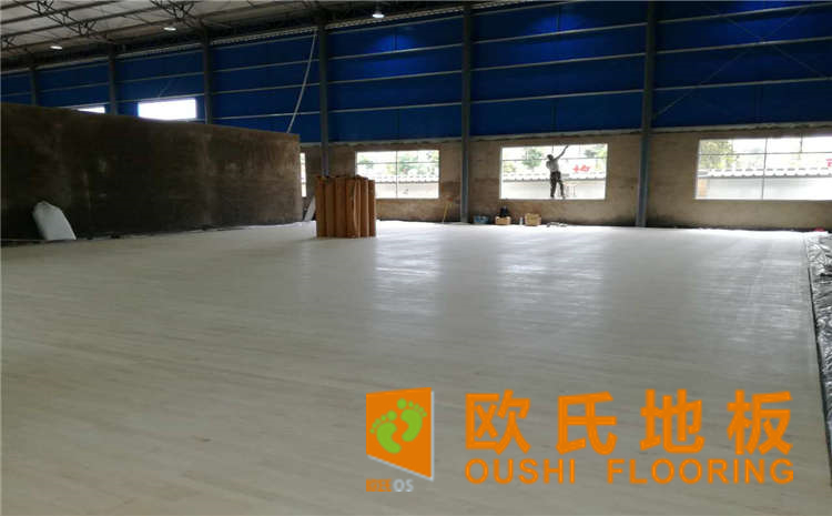 学校篮球场木地板多少钱合适