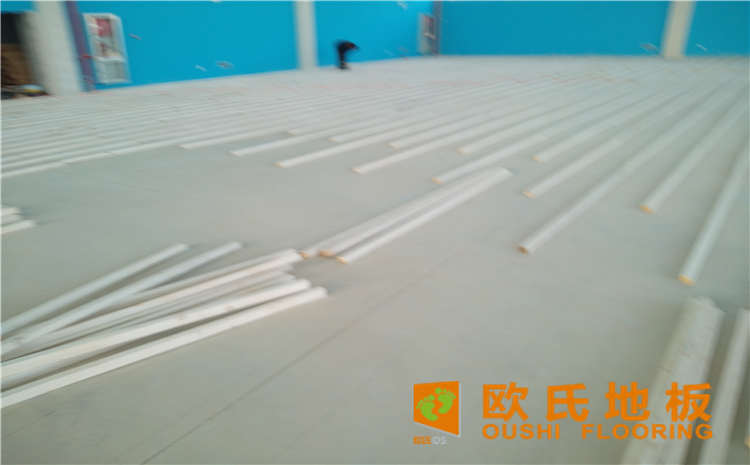 柞木篮球场木地板打磨翻新