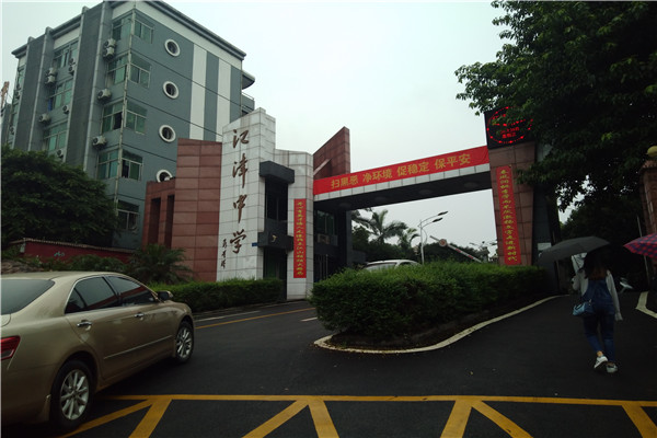 重庆市江津中学627平单龙骨系统实木运动地板竣工