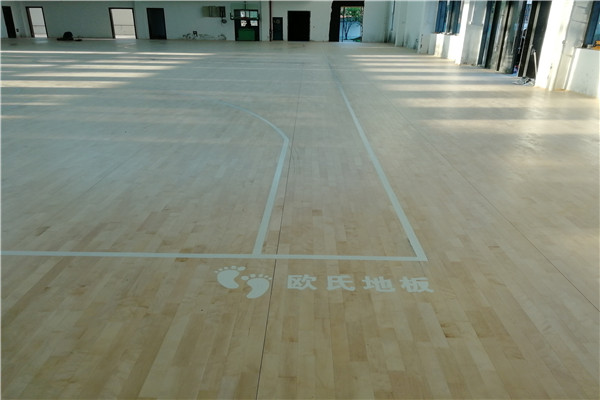 建德市职业技术学校篮球馆实木运动地板工程竣工